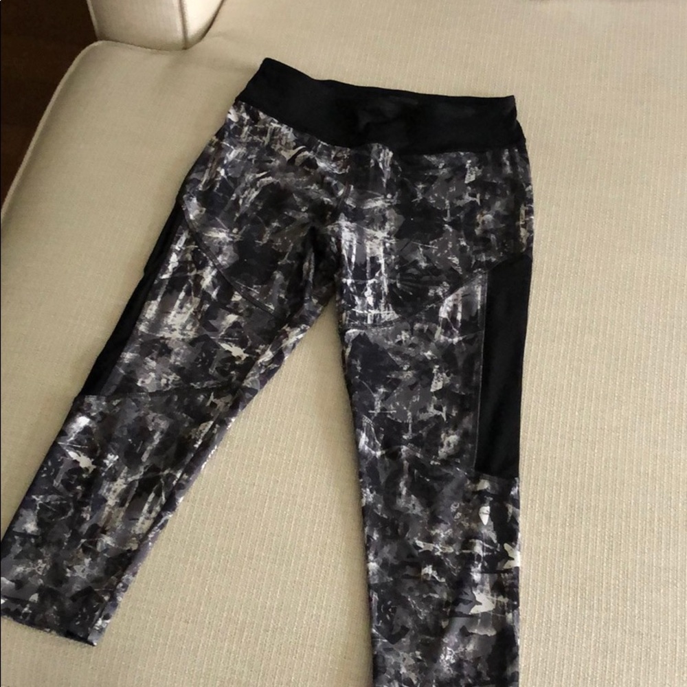 Abstract Leggings